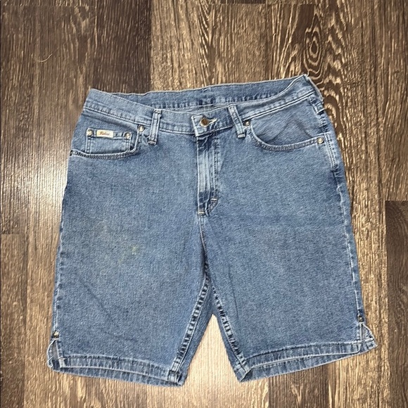 Riders by Lee Pants - Vintage woman’s Riders light blue denim high rise Jean shorts size 12